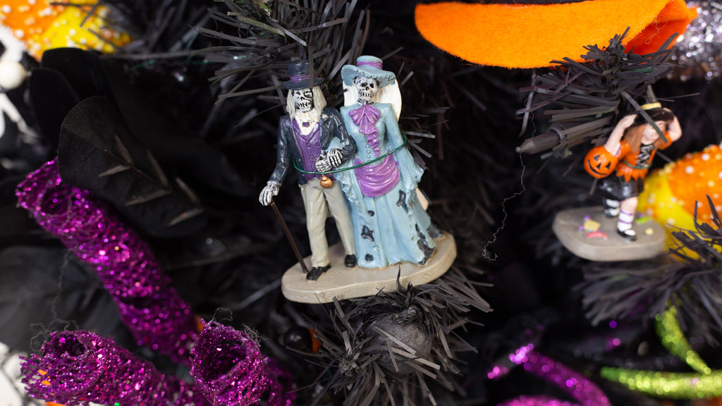 Lemax Spooky Town Halloween Collection Village Set-Up