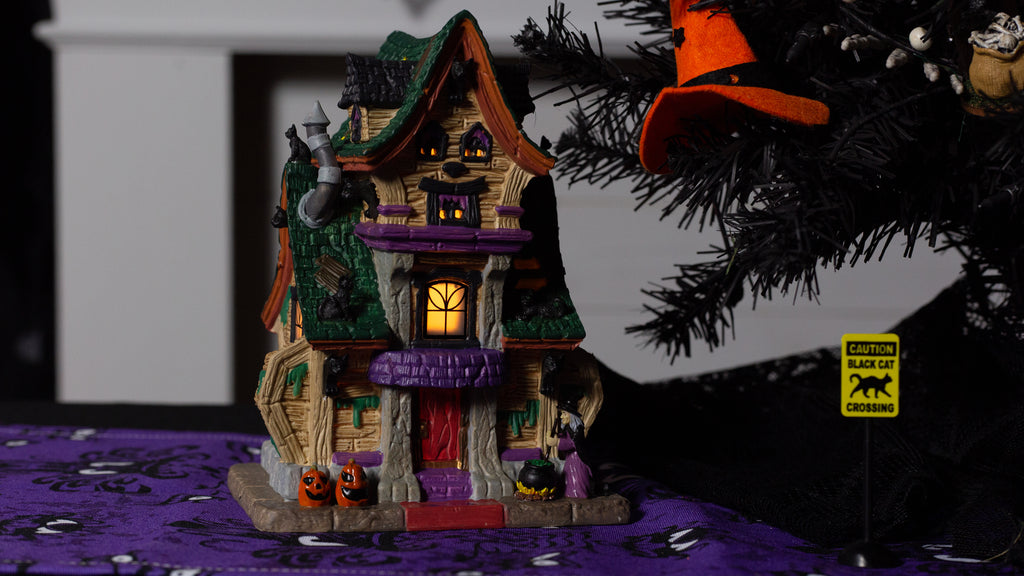 Lemax Spooky Town Halloween Collection Village Set-Up